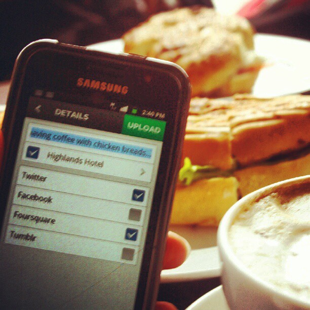 How to use #instagram while #eating? Was #having #Chicken #breads while taking #instapick #food #Zomato [Pic]